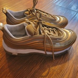 Nike Shoes Gold Buyer Pays Shipping. No Returns